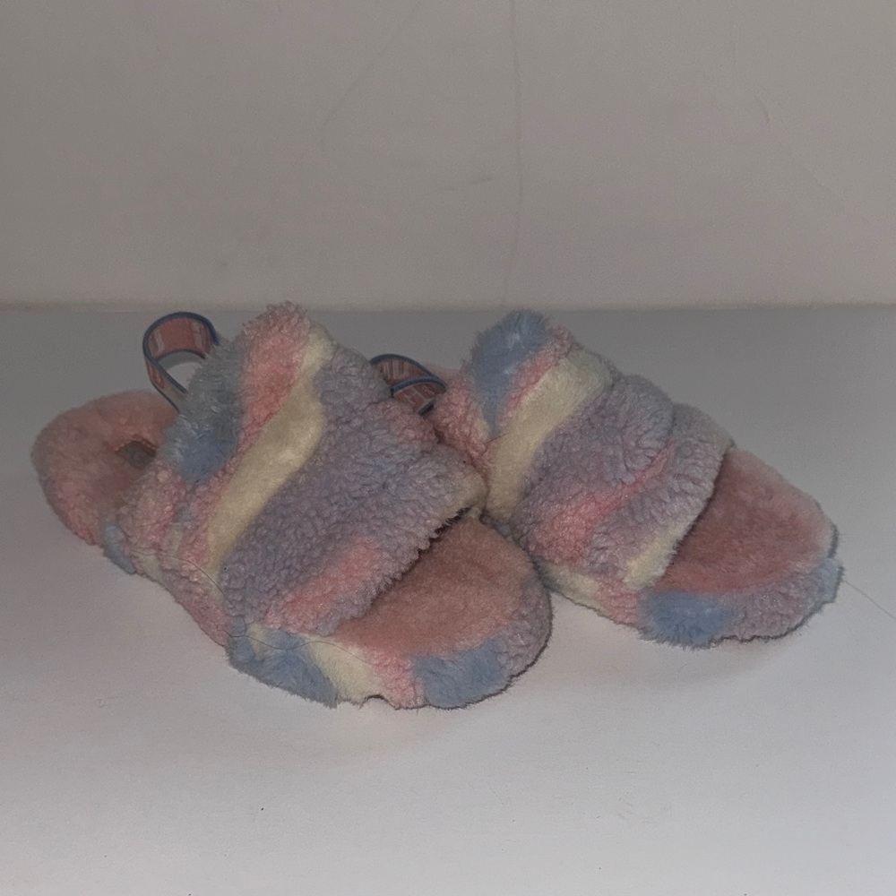 UGG Girl's Fluff Yeah  Faux Fur Slippers Size 4 Pastel Colors Cotton Candy
